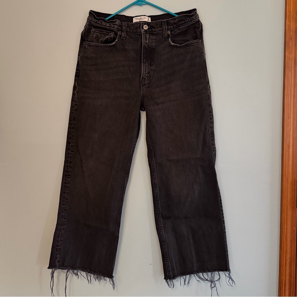 Abercrombie & Fitch Faded Black — 90’s Relaxed High Rise Frayed Hem Cropped Jean